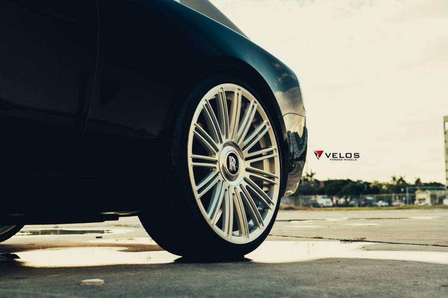 Детали экстерьера Rolls-Royce Wraith on Velos Wheels (CRS15) 2019 года  (фото 6 из 17)